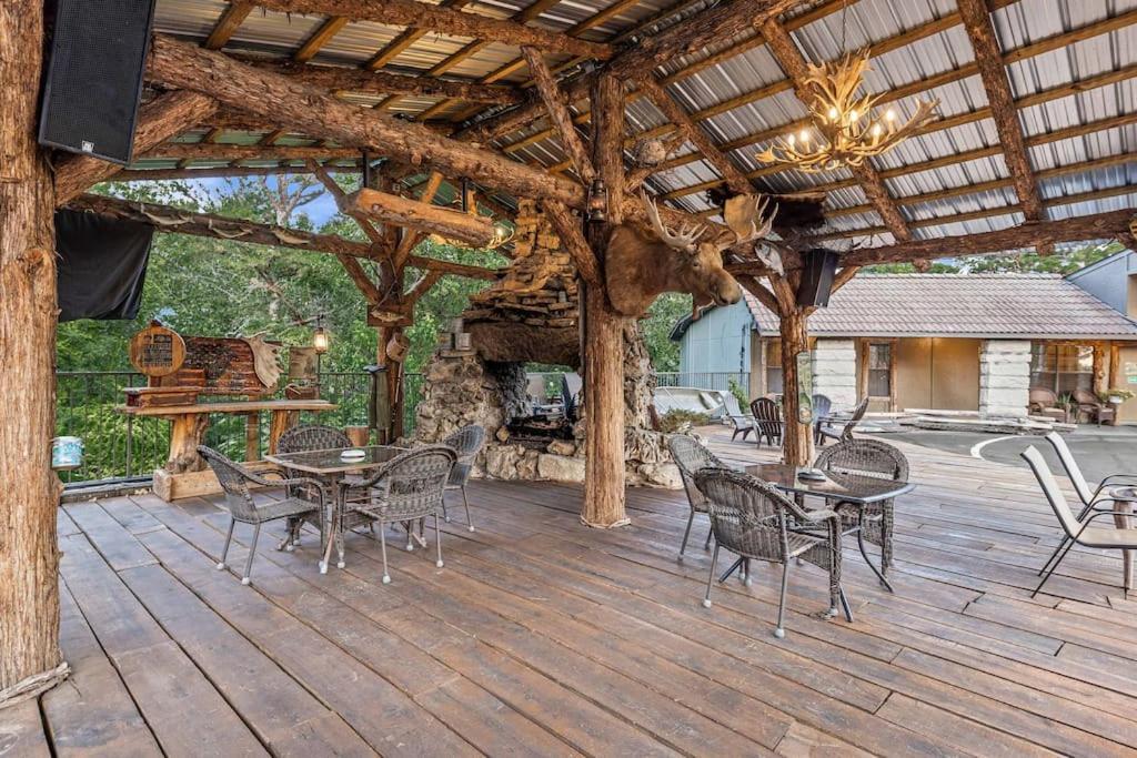 Stonegate Lodge Pool Fire Pits King Bedfast Wifi 50In Tv Room #209 Eureka Springs Exteriér fotografie